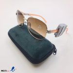 عکس از عینک آفتابی خلبانی با فریم فلزی و طلایی رنگ و دسته کائوچویی کد 324-817