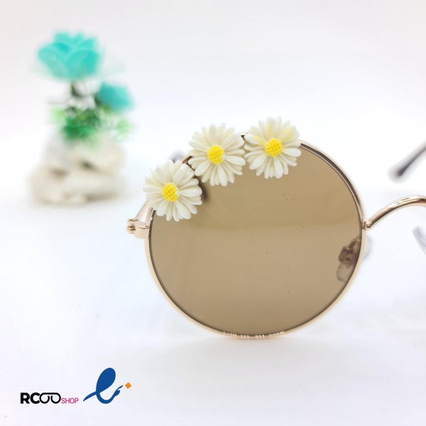 عکس از عینک آفتابی زنانه با فریم گرد و طرح گل سفید کد 324-653