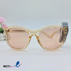 عکس از عینک آفتابی با فریم شفاف و رنگ بژ و عدسی روشن کد 324-450