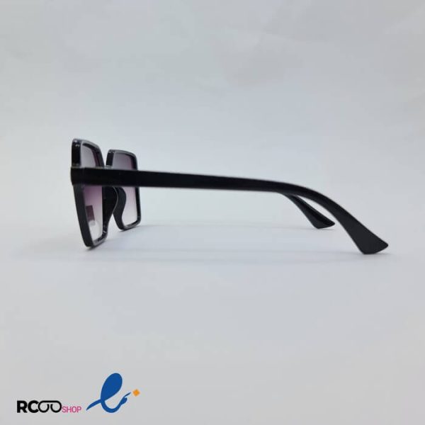 عکس از عینک آفتابی بچه گانه با فریم مربعی و مشکی رنگ مدل dr2220