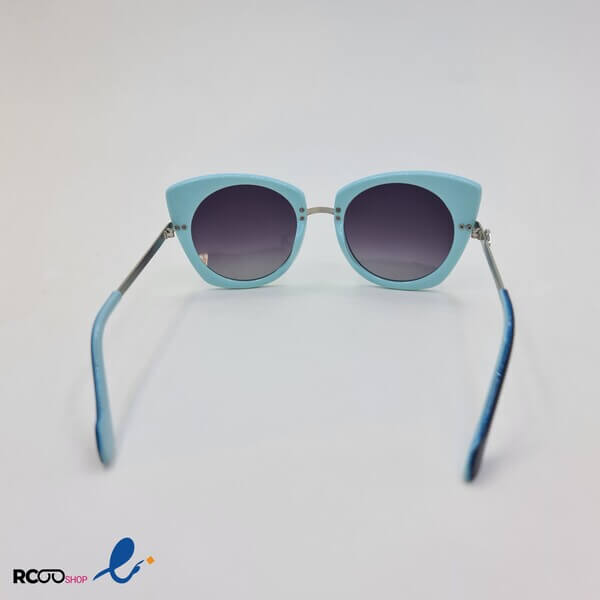 عکس از عینک آفتابی پلاریزه با فریم گربه ای و آبی رنگ مدل fp1562