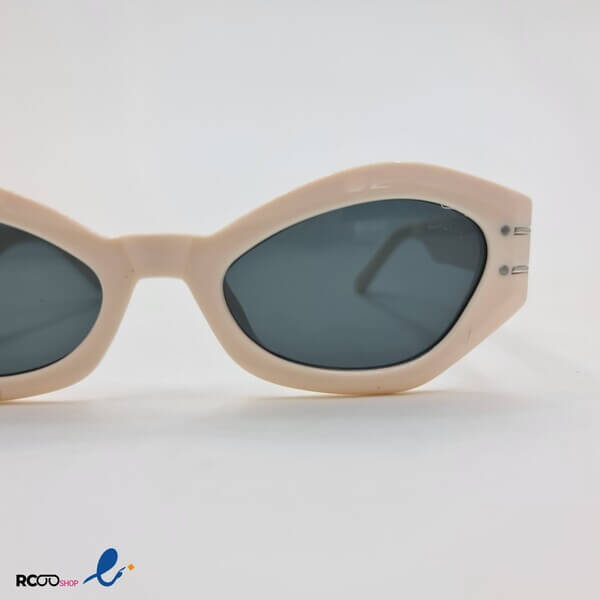 عکس از عینک آفتابی برند دیور (dior) با فریم شیری مدل 22