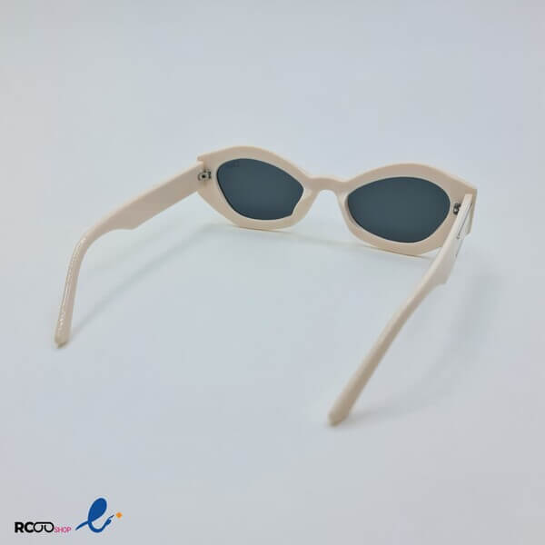 عکس از عینک آفتابی برند دیور (dior) با فریم شیری مدل 22