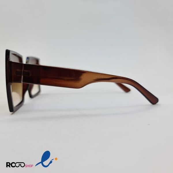 عکس از عینک افتابی مربعی شکل با فریم قهوه ای و دسته پهن مدل 10 برند dior