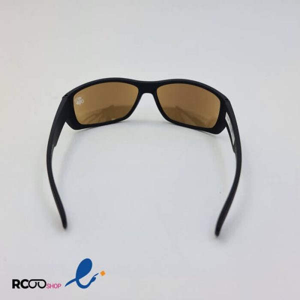 عکس از عینک ورزشی با فریم مشکی مات و لنز آینه ای و آبی رنگ مدل 437-506