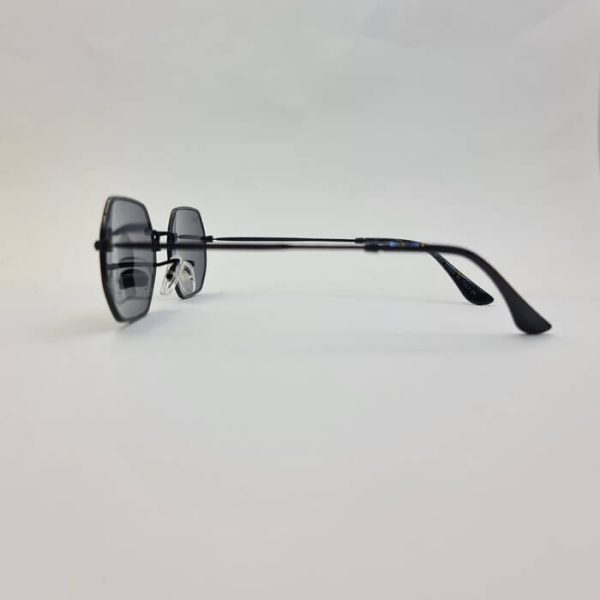 عکس از عینک آفتابی هشت ضلعی با فریم مشکی برند rayban اصل مدل 3556m