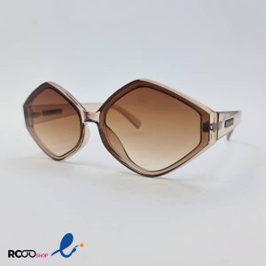 عکس از عینک آفتابی شش ضلعی با فریم قهوه ای روشن برند MIU MIU مدل D21219