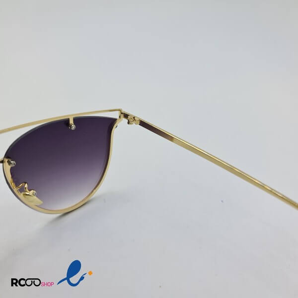 عکس از عینک آفتابی با 2 پل بینی و فریم فلزی و طلایی رنگ و عدسی بنفش مدل c724
