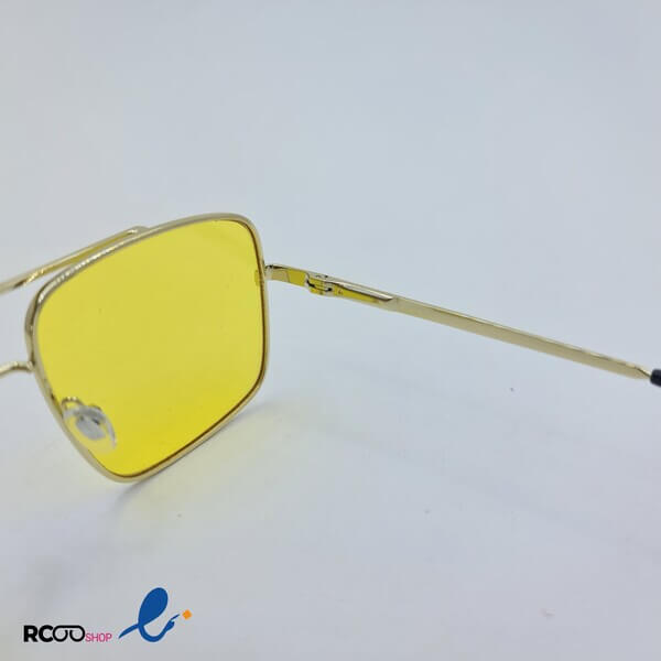 عکس از عینک دید در شب با فریم مربعی و طلایی رنگ و دسته فنری و لنز زرد مدل 1003
