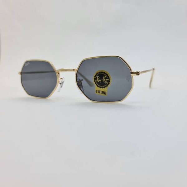 عکس از عینک آفتابی چندضلعی با فریم طلایی و عدسی دودی برند ریبن مدل 3556m