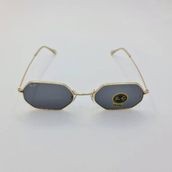 عکس از عینک آفتابی چندضلعی با فریم طلایی و عدسی دودی برند ریبن مدل 3556m