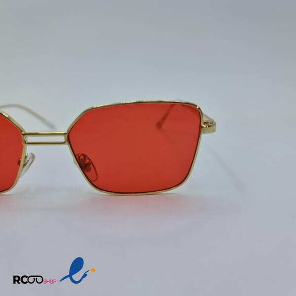 عکس از عینک شب مستطیلی شکل با لنز قرمز فریم فلزی و طلایی رنگ برند chanel مدل 22013
