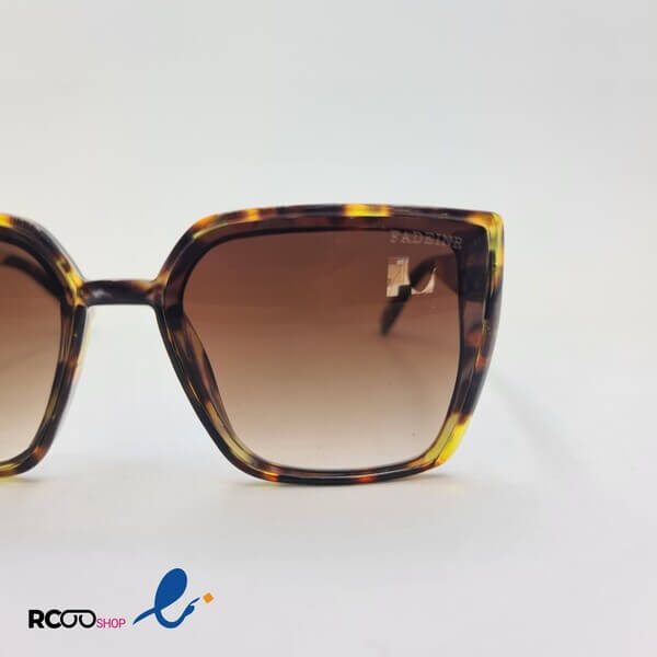 عکس از عینک آفتابی زنانه مربعی با دسته پهن و فریم لاک پشتی مدل 3072