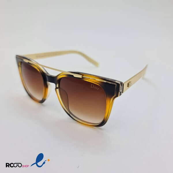 عکس از عینک آفتابی مربعی با دسته و پل بینی فلزی و طلایی رنگ مدل 211s