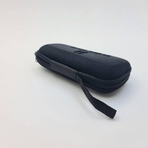عکس از قاب عینک برند پلیس زیپ دار مشکی رنگ و بند دار مدل 991420