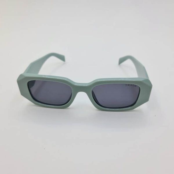 عکس از عینک آفتابی دسته سه بعدی برند پرادا با فریم مغز پسته ای مدل 3941