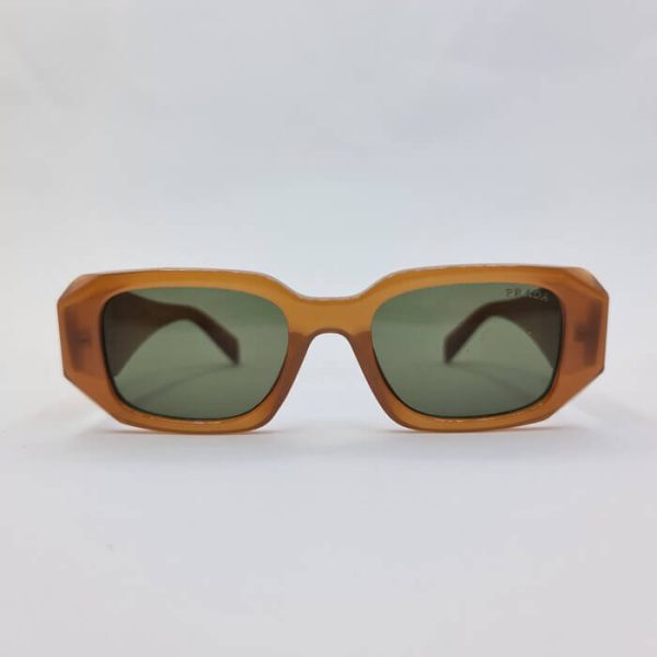 عکس از عینک آفتابی دسته پهن با فریم قهوه ای و شفاف و عدسی سبز تیره مدل 3941