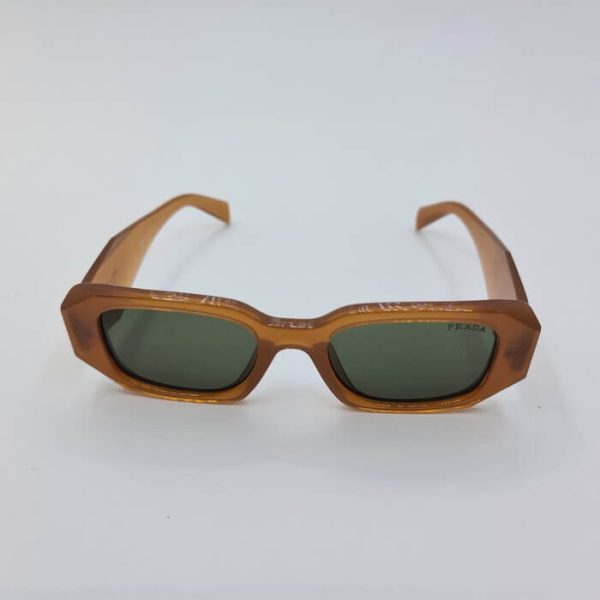 عکس از عینک آفتابی دسته پهن با فریم قهوه ای و شفاف و عدسی سبز تیره مدل 3941