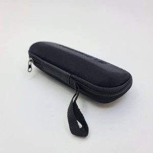 عکس از قاب عینک برند باربری زیپ دار مشکی رنگ و بند دار مدل 991521