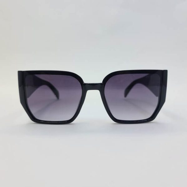 عکس از عینک دودی با فریم مشکی و دسته پهن سه بعدی برند پرادا مدل 3765