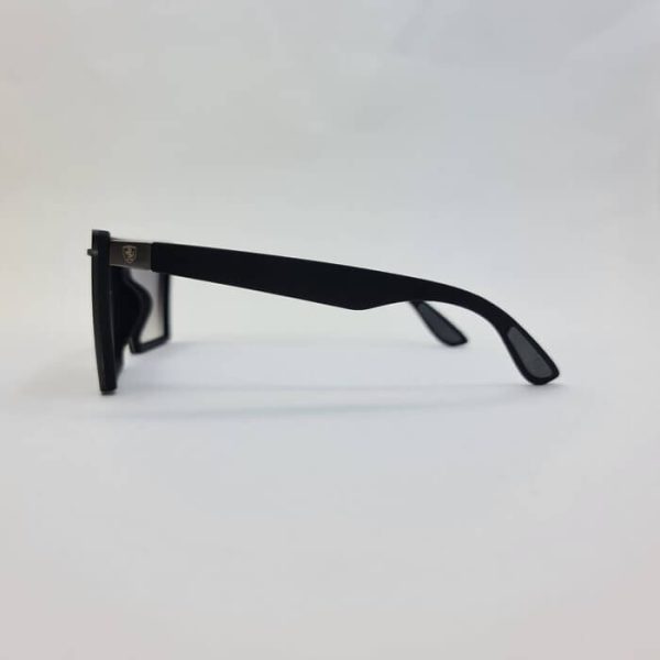 عکس از عینک آفتابی با عدسی اسپرت و یکسره برند ریبن و فریم گربه ای مدل 9020