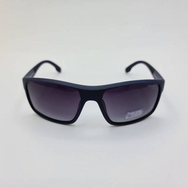 عکس از عینک آفتابی پلاریزه با فریم سرمه ای مات برند کاررا مدل p2218