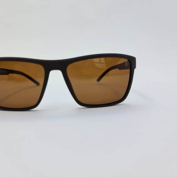 عکس از عینک آفتابی پلاریزه با فریم قهوه ای و مستطیلی شکل برند اوگا oga مدل 9254