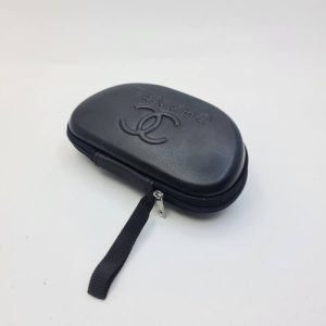 عکس از قاب عینک برند شنل CHANEL بیضی شکل از جنس چرم و مشکی مدل 991541