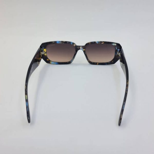 عکس از عینک آفتابی با دسته سه بعدی و فریم مستطیلی چند رنگ برند پرادا مدل 3780