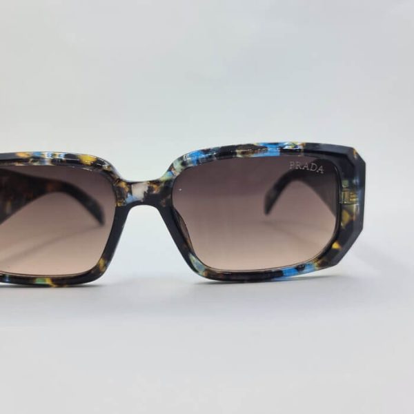 عکس از عینک آفتابی با دسته سه بعدی و فریم مستطیلی چند رنگ برند پرادا مدل 3780