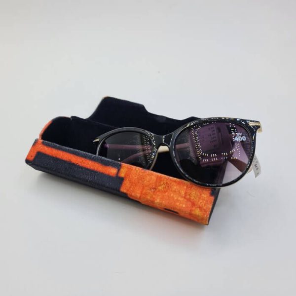 عکس از کیف عینک طبی آهنربایی با رنگ مشکی و نارنجی مدل 991553