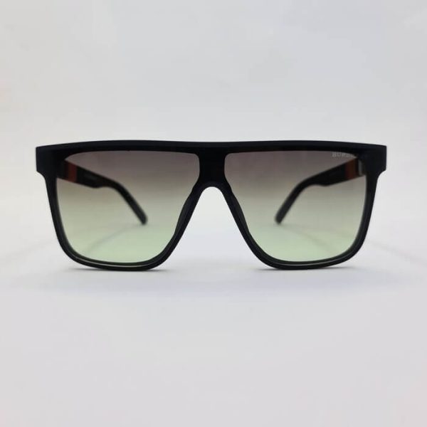 عکس از عینک آفتابی اسپورت برند باربری burberry با عدسی سبز رنگ مدل 4239