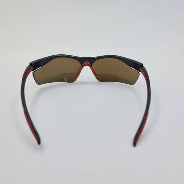 عکس از عینک آفتابی ورزشی پلاریزه با فریم مشکی قرمز و عدسی قهوه ای مدل 1-100