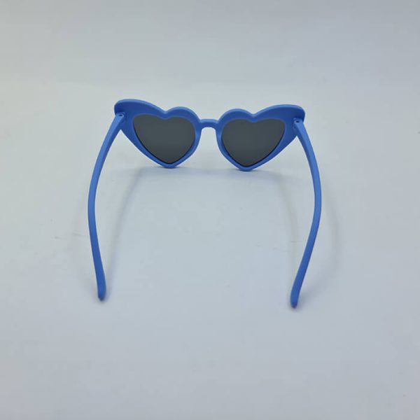 عکس از عینک آفتابی بچه گانه ژله ای پلاریزه با فریم قلبی و آبی مدل 052