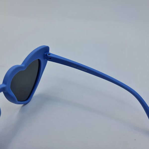 عکس از عینک آفتابی بچه گانه ژله ای پلاریزه با فریم قلبی و آبی مدل 052