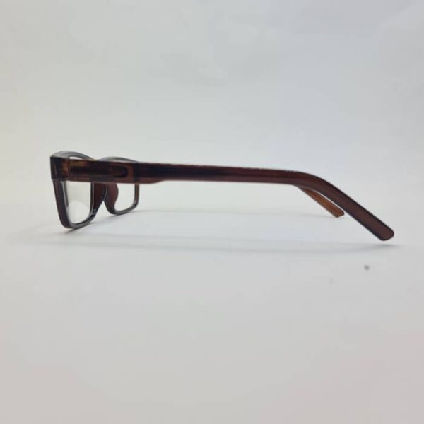 عکس از عینک مطالعه با فریم قهوه ای و مستطیلی شکل با نمره +1. 00 مدل fh631