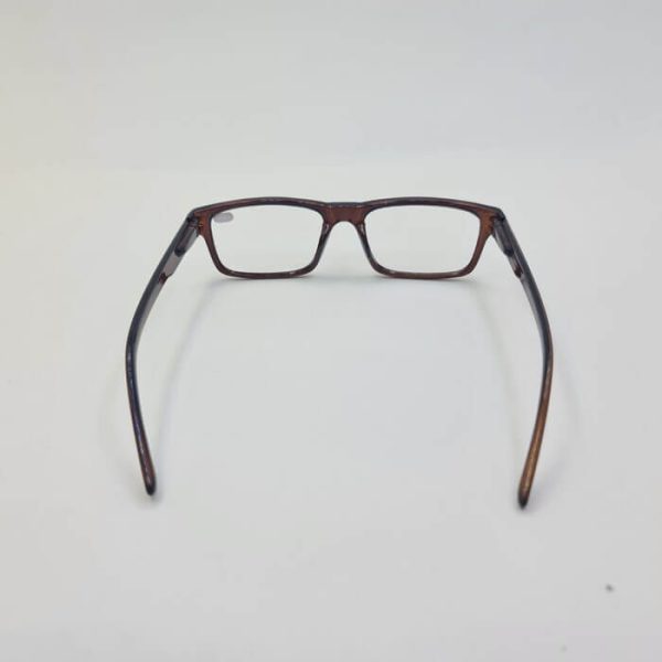 عکس از عینک مطالعه با فریم قهوه ای و مستطیلی شکل با نمره +1. 00 مدل fh631