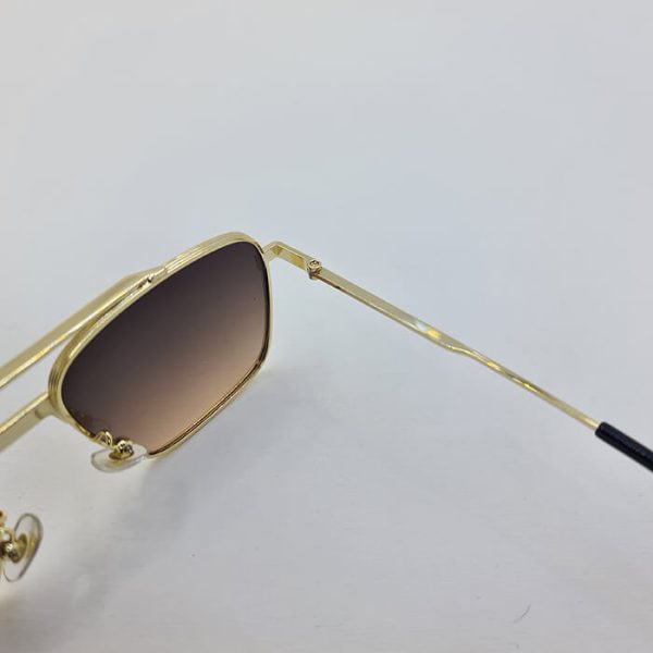 عکس از عینک آفتابی دیتیای با فریم مربعی و طلایی رنگ و عدسی قهوه ای مدل 9652
