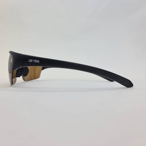 عکس از عینک ورزشی پلاریزه با فریم مشکی مات و عدسی قهوه ای مدل s003a2