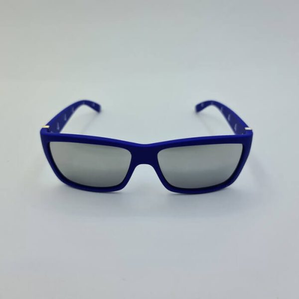 عکس از عینک آفتابی تیم استقلال با عدسی آینه ای طلایی و فریم آبی مدل rfoo-1-4