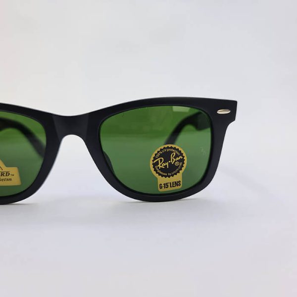 عکس از عینک آفتابی برند ریبن با فریم کائوچو مشکی رنگ مات و لنز سبز مدل rb2140-901