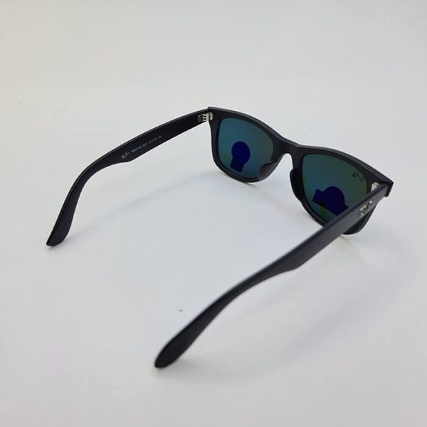 عکس از عینک آفتابی برند ریبن با فریم کائوچو مشکی رنگ مات و لنز سبز مدل rb2140-901