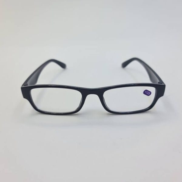 عکس از عینک مطالعه با فریم مشکی و مستطیلی شکل با نمره +1. 25 مدل 0715-3