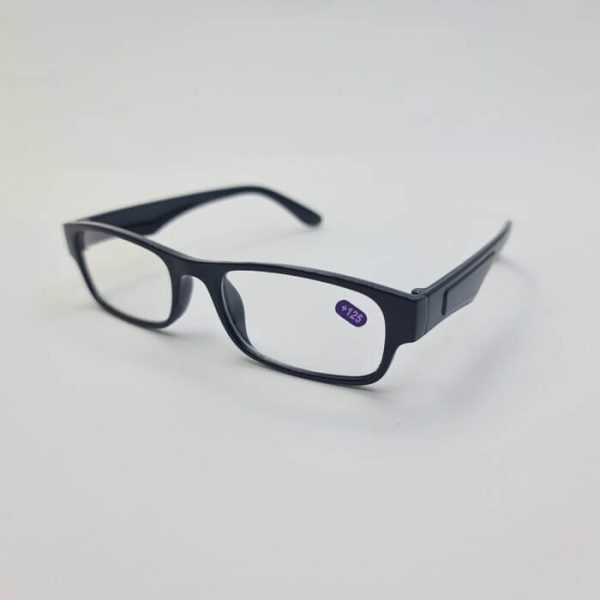 عکس از عینک مطالعه با فریم مشکی و مستطیلی شکل با نمره +1. 25 مدل 0715-3