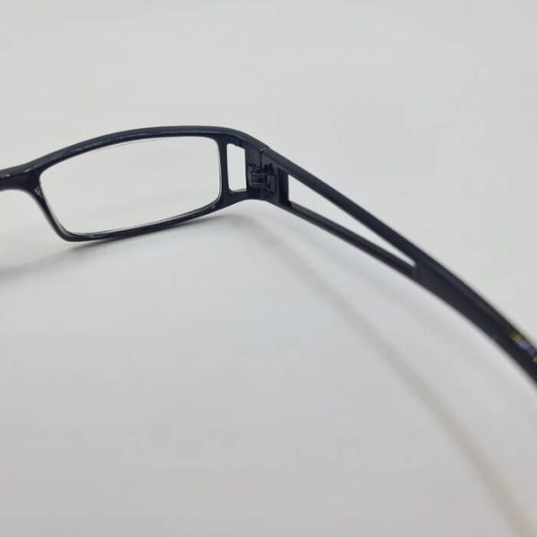 عکس از عینک مطالعه با فریم مشکی و مستطیلی شکل با نمره +2. 50 مدل y104