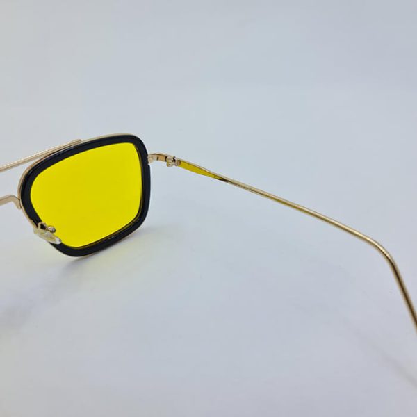 عکس از عینک شب با عدسی زرد و فریم طلایی رنگ برند پلیس مدل 58157