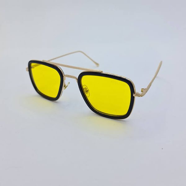 عکس از عینک شب با عدسی زرد و فریم طلایی رنگ برند پلیس مدل 58157