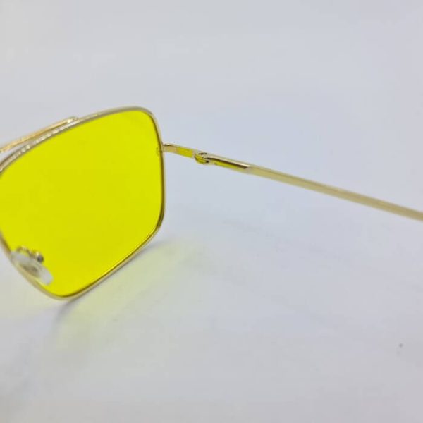عکس از عینک شب برند پلیس با فریم طلایی و مربعی و عدسی زرد مدل 7032