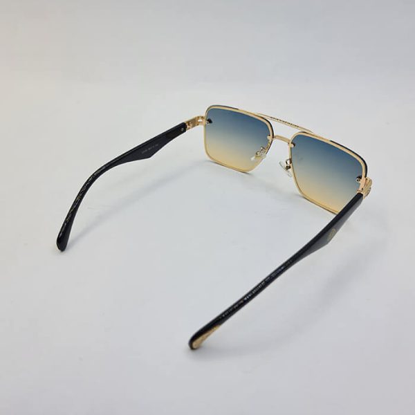 عکس از عینک آفتابی با فریم طلایی رنگ، دسته مشکی و عدسی دو رنگ maybach مدل 22036