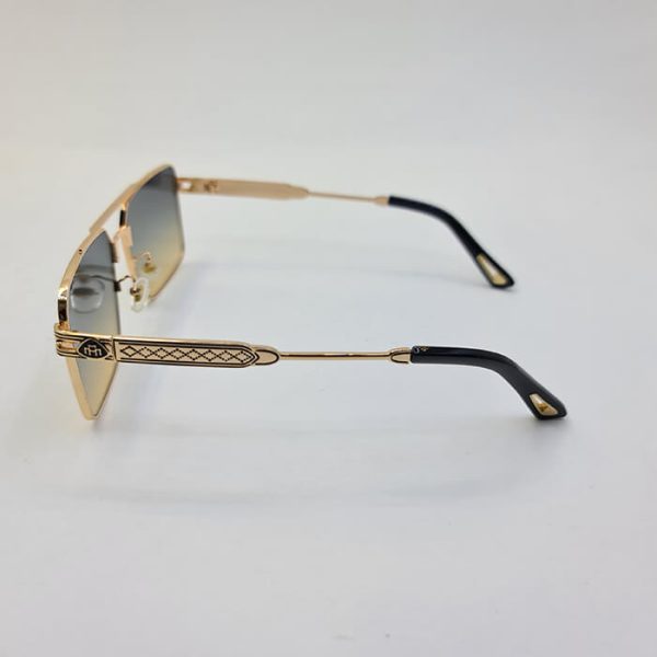 عکس از عینک افتابی با فریم طلایی و دسته طرح دار و عدسی دو رنگ میباخ مدل 10495